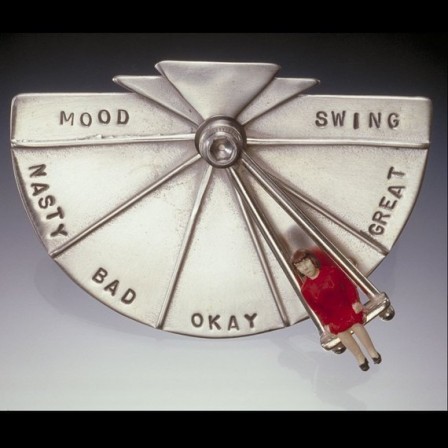 Mood Swing Pin Playful expression of emotional variability in a metallic design épinglette cyclothymique humeur du jour balance baromètre émotionnel