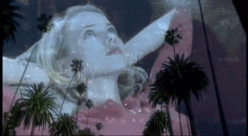 David Lynch Mulholland Drive Naomi Watts des palmiers sous les bras