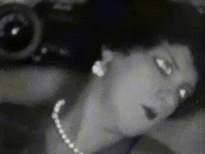 Emak-Bakia, Man Ray, 1926 les faux yeux peints sur les paupières closes d'Alice Prin, dite Kiki de Montparnasse ferme les paupières et ouvre les yeux