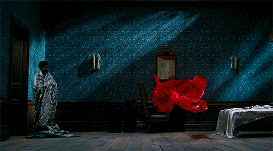 Mother Mary (2026) dir. David Lowery un voile rouge devant les yeux