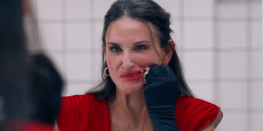 The Substance Demi Moore rouge à lèvres tous les jours se maquiller se démaquiller