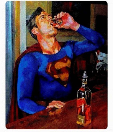 Superman buvant un shot d'alcool au bar