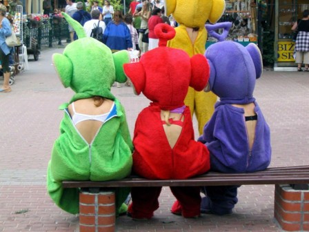 Télétubbies de dos premières chaleurs érotisme.jpg, mai 2023