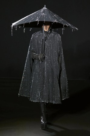 Robert Wun Couture Printemps Été 2023 pluie.jpg, juin 2023