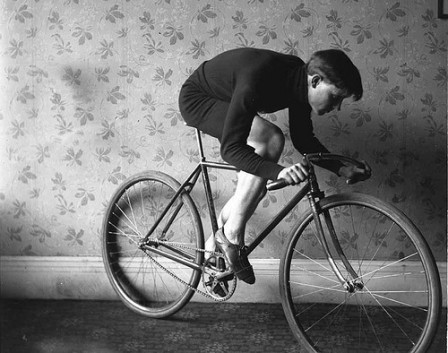 1910 invention du vélo d'appartement