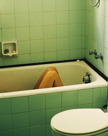 Amelie Labrande salle de bain occupée
