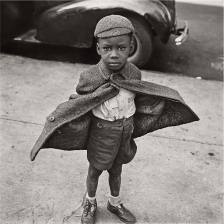 Butterfly Boy, New York City, Photo by Jerome Liebling, 1949 garçon noir l'effet papillon
