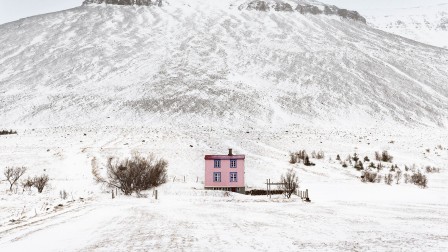 Christophe Jacrot c'est une maison rose accrochée à la colline