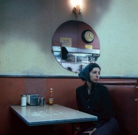 Danny Lyon - Waiting for the waiter. New York, 1967 le serveur était manifestement resté à l'heure d'été changement d'heure