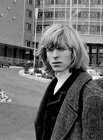 David Bowie, 1965 cheveux lissage brésilien danger