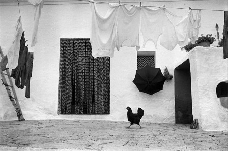Edouard Boubat. The Balearic Islands. 1954 poule coq chorégraphie dimanche