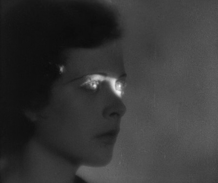 Extase (Extáze) Gustav Machatý 1933 le film a été jugé inadapté immoral et lascif Hedy Kiesler, 18 ans, a dû changer son nom pour Hedy Lamarr afin de poursuivre sa carrière la lumière des yeux