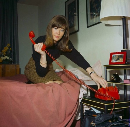 Francoise Hardy Paris, France 1964 le téléphone rouge