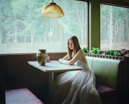 Jessica Barden, The End Of The Fucking World mort incinération la cène le dernier déjeuner avec les cendres du père