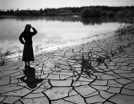 Lake Karla, Greece, Photo by Takis Tloupas, 1964 le sol craquelé Anne ma soeur Anne vois-tu la sécheresse venir
