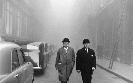 London, Photo by Robert Frank, 1951 Londres brouillard smog chapeaux melons