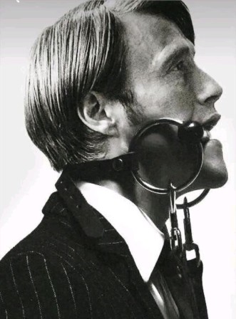 Mads Mikkelsen cheval bonne année bonnes résolutions se préparer à prendre le mors aux dents dans le remake d'on achève bien les chevaux