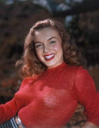 Marilyn Monroe photographiée par Richard C. Miller, 1946 le pull-over rouge
