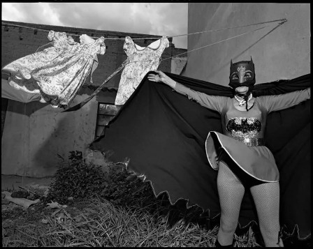 Mary Ellen Mark Batwomen le vent portera les ménagères masquées