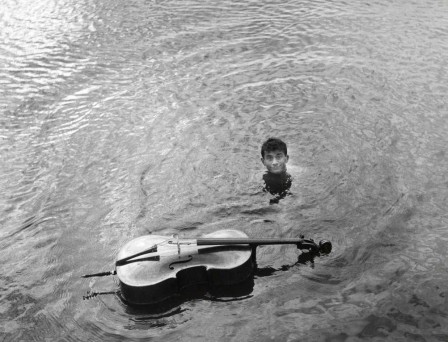 Maurice Baquet with his cello, Photo by  Robert Doisneau, 1957 chaque matin un bain de musique