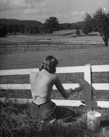 Nina Leen. From a story on Fairfield County Connecticut 1949 la petite barrière dans la prairie