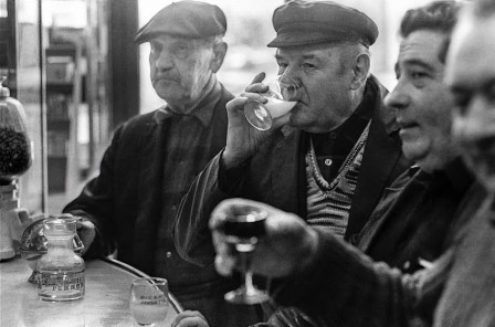 Paris, 1975 - by David Turnley (1955), American-French apéro apéritif le buveur de Ricard