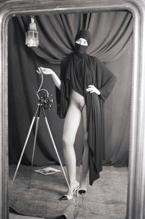 Ph. Uwe Ommer voilée et nue tu cacheras tes cheveux érotisme