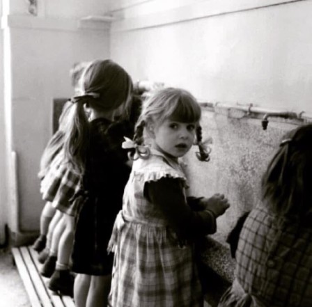 Robert Doisneau. The sink. Verneuil Street School. 1956 Paris les mains sales