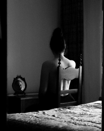 Sara Latif le miroir de la chambre