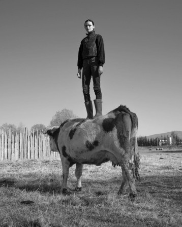 Szász-Bányász Anna Berta kolleganőm vache debout les agricultrices