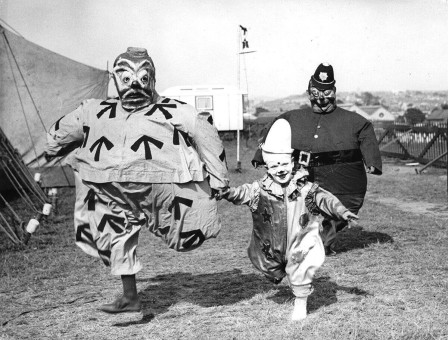 The Clowns of the Bertram Mills Circus Plymouth 1936 youpi c'est vendredi