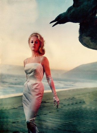 Tippi Hedren - The Birds (1963) offerte aux oiseaux