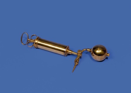 Tobacco Enema Pipe, c.1860s. Courtesy Thackray Museum of Medicine pipe à lavement de tabac
