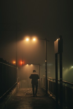 Wandering to the unknown passerelle de nuit