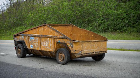 design voiture et poubelles de l'histoire et puis j'avais choisi Tesla Cybertruck